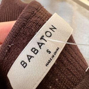 Aritzia Babaton contour knit cropped top in coffee bean.